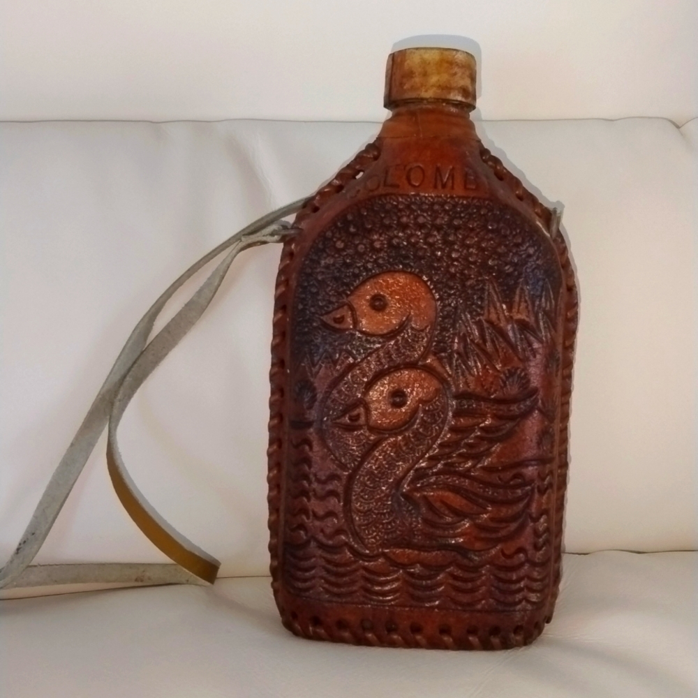 Whisky leather bound bottle whisky flask Colombia leather  whisky bottle